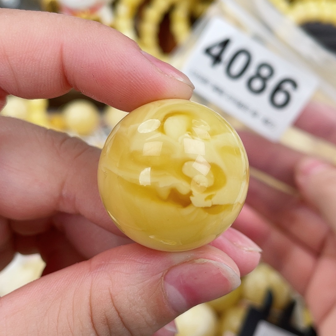 T***彤蜜蜡未镶嵌珠宝奇石27.9