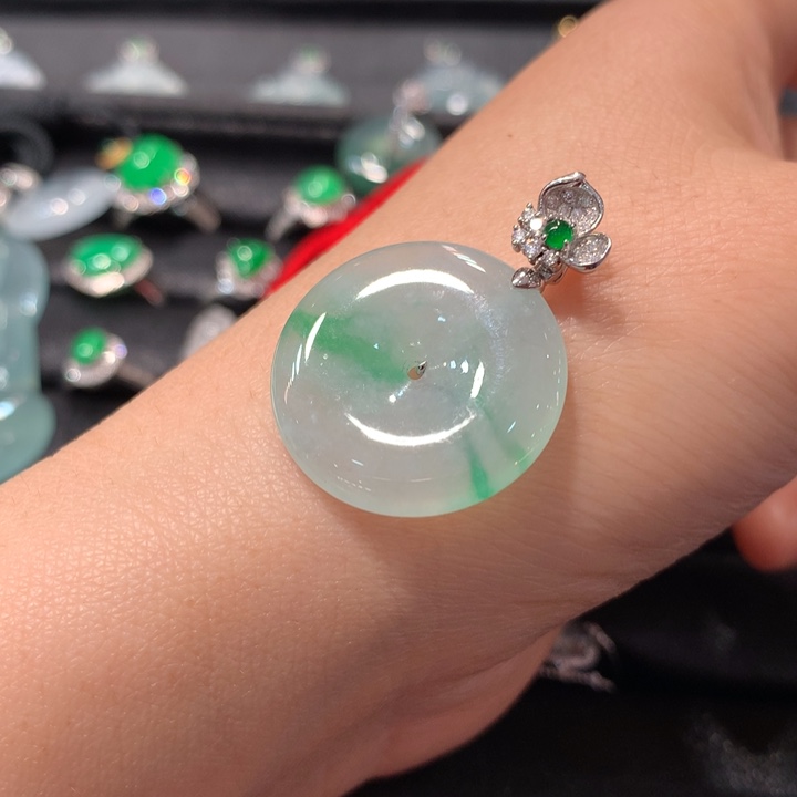 【闪购商品】翡翠颈饰18K金镶嵌翡翠