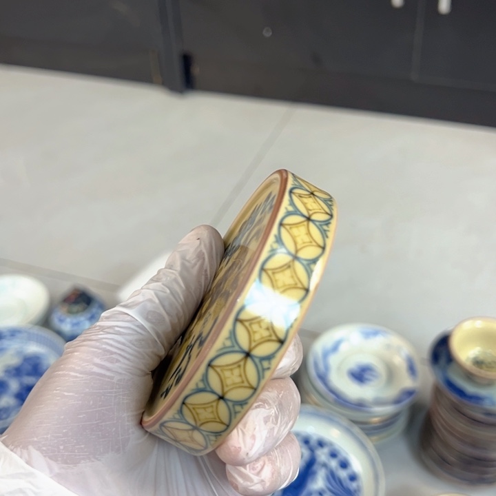 瓷片釉里金狮子实心盖置我品