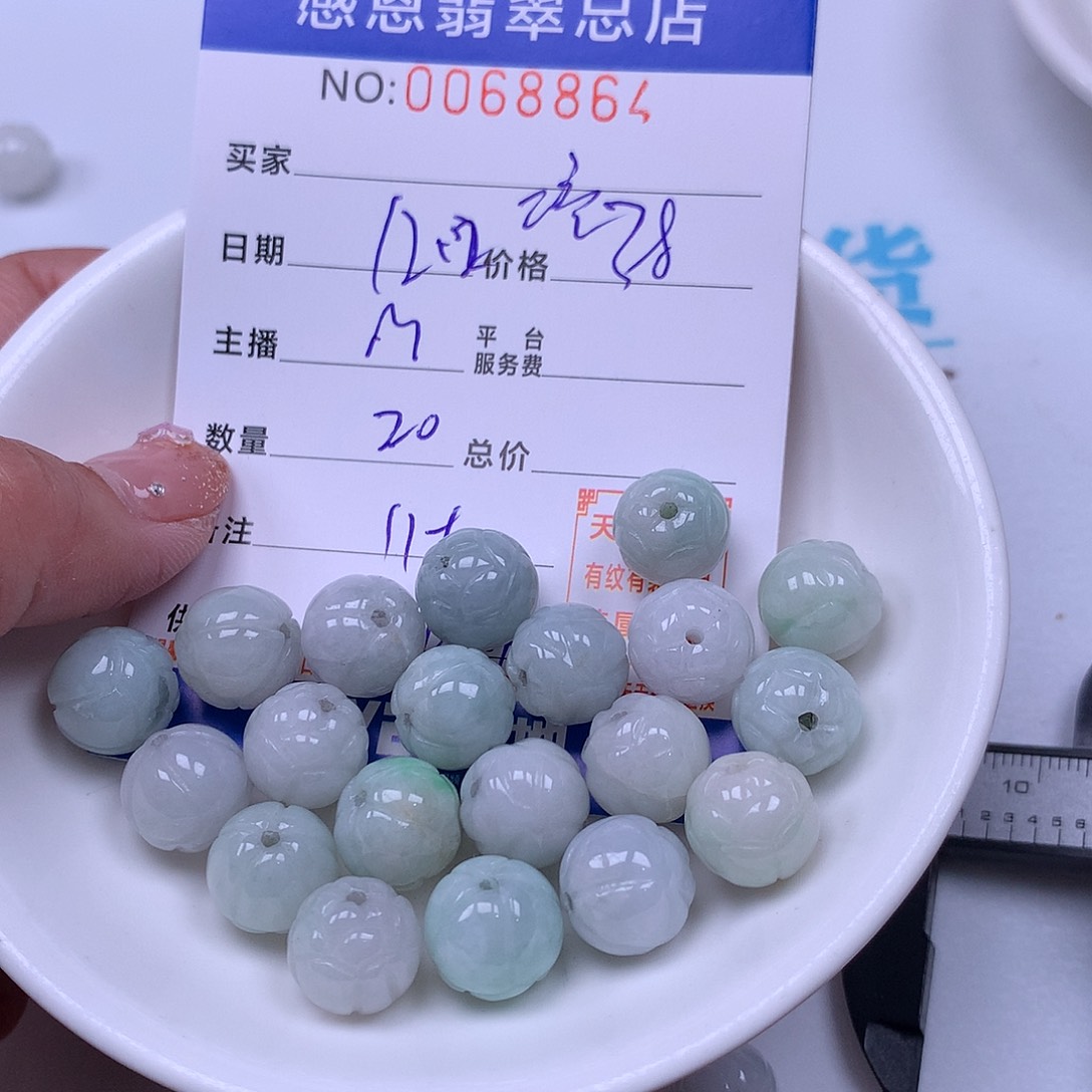 琉***.翡翠未镶嵌手链翡翠