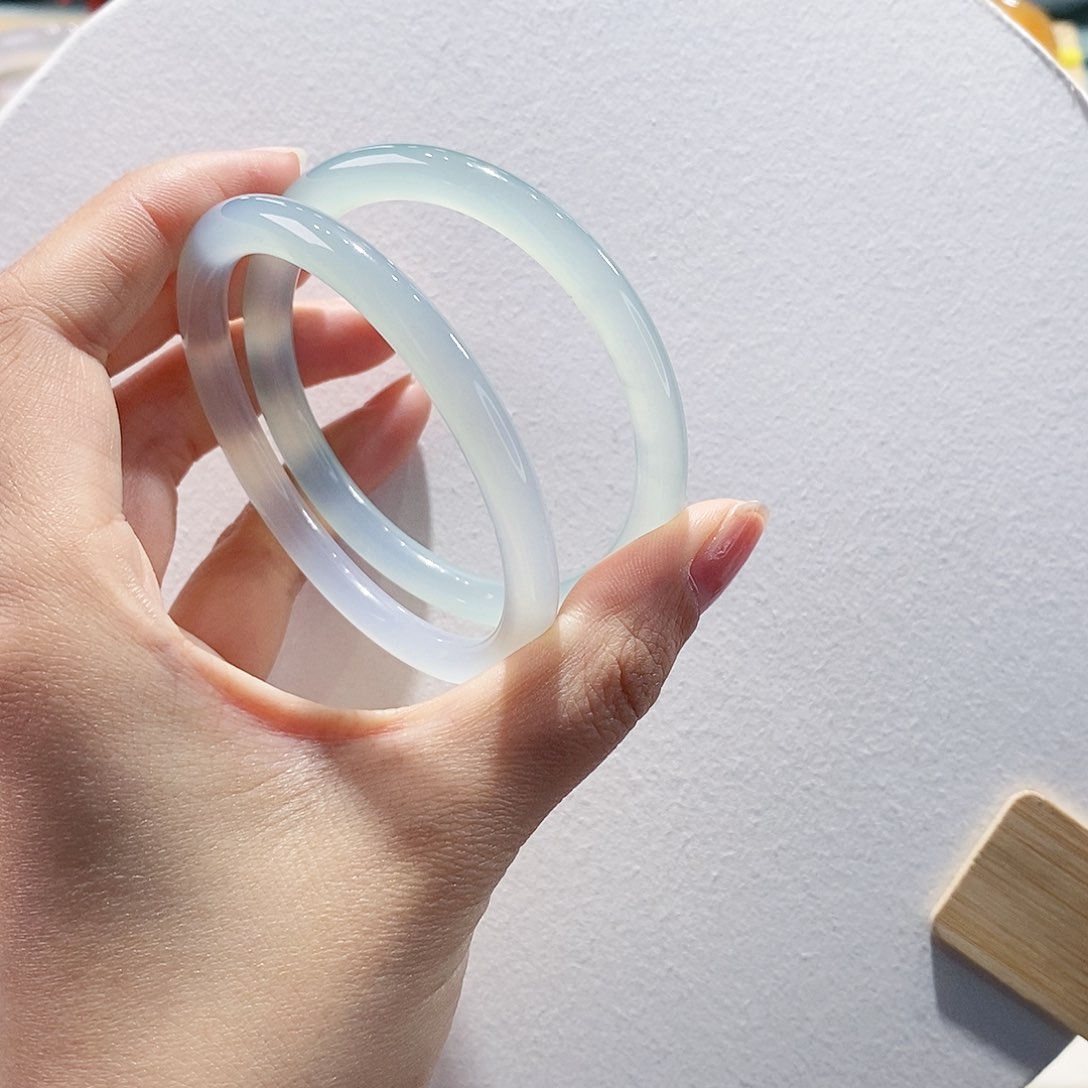 玛瑙/玉髓手镯未镶嵌55