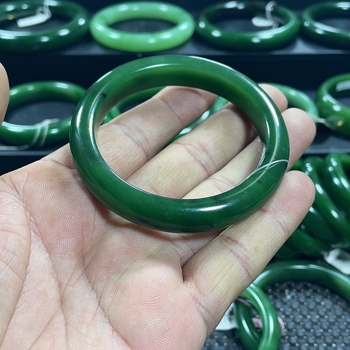 和田玉（碧玉）未镶嵌手镯