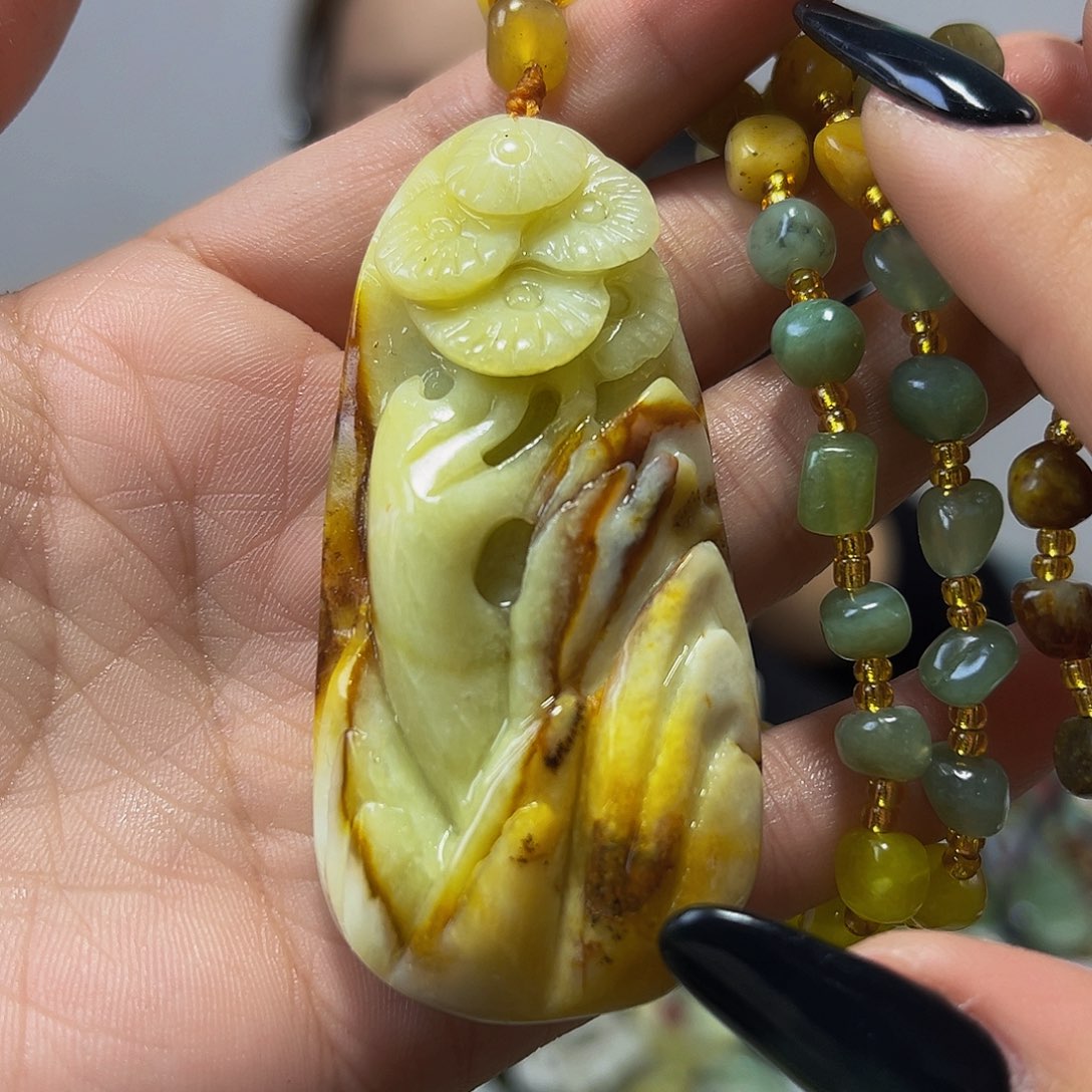 蛇纹石玉未镶嵌颈饰