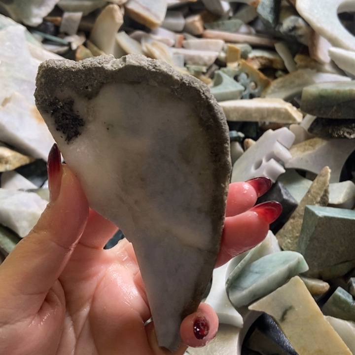 翡翠颈饰未镶嵌天然翡翠