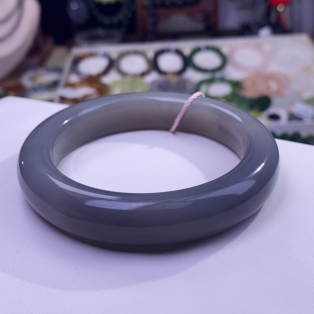 颈饰未镶嵌和田玉收藏级58烟紫老矿料冰底浓紫手镯