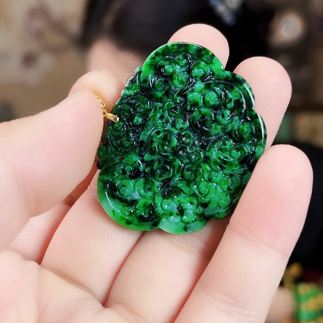 翡翠18K金镶嵌颈饰吊坠