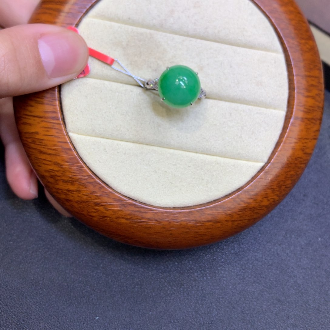 翡翠18K金镶嵌颈饰翡翠