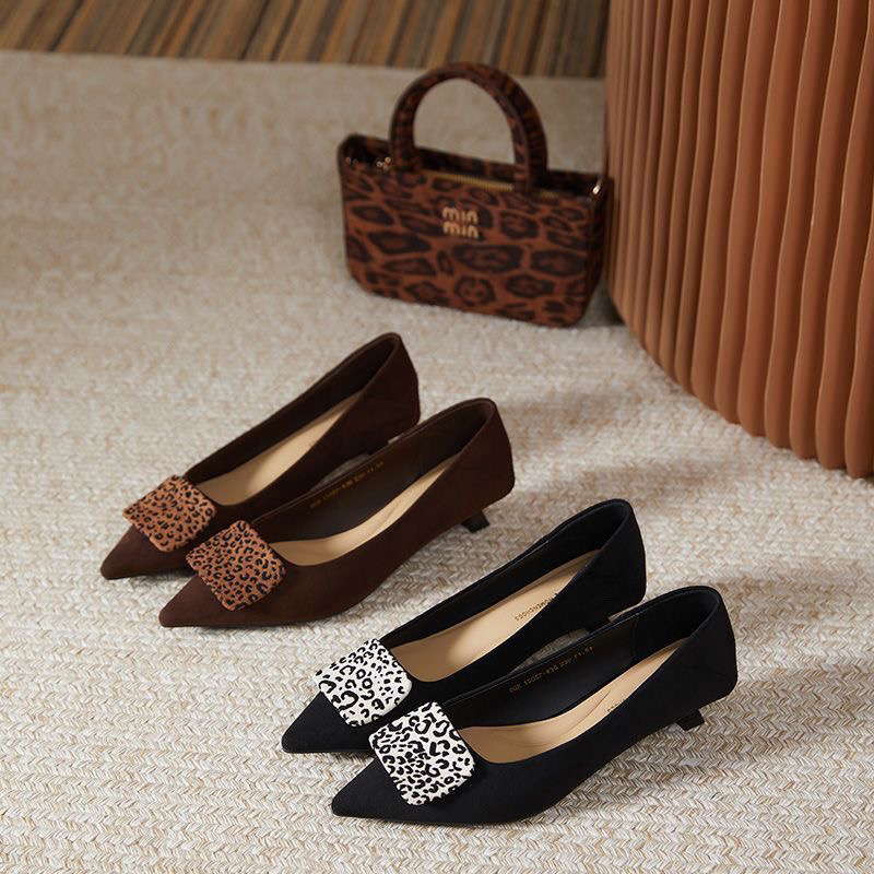 35113法式尖头女单鞋粗平鞋黑色新款女鞋气质浅口豹纹工作鞋