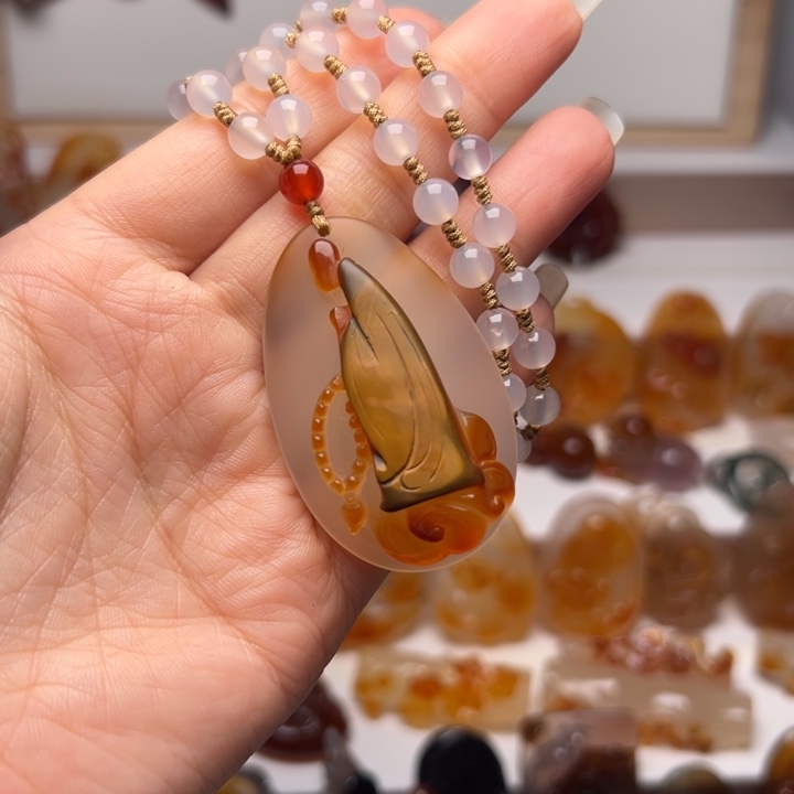 一***緣玛瑙/玉髓合金鱼吊坠