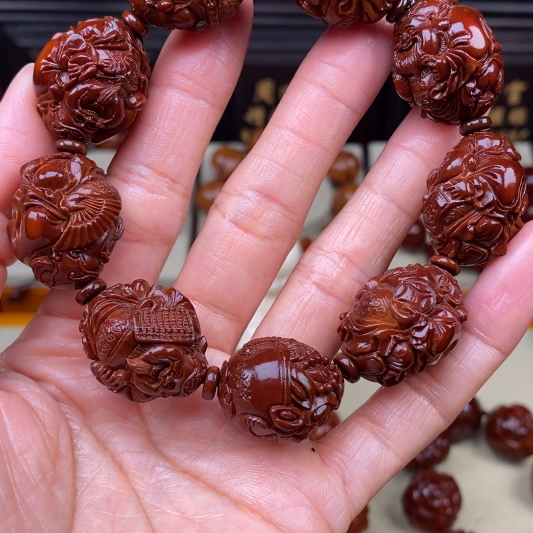 好***安橄榄核吊坠八宝财神