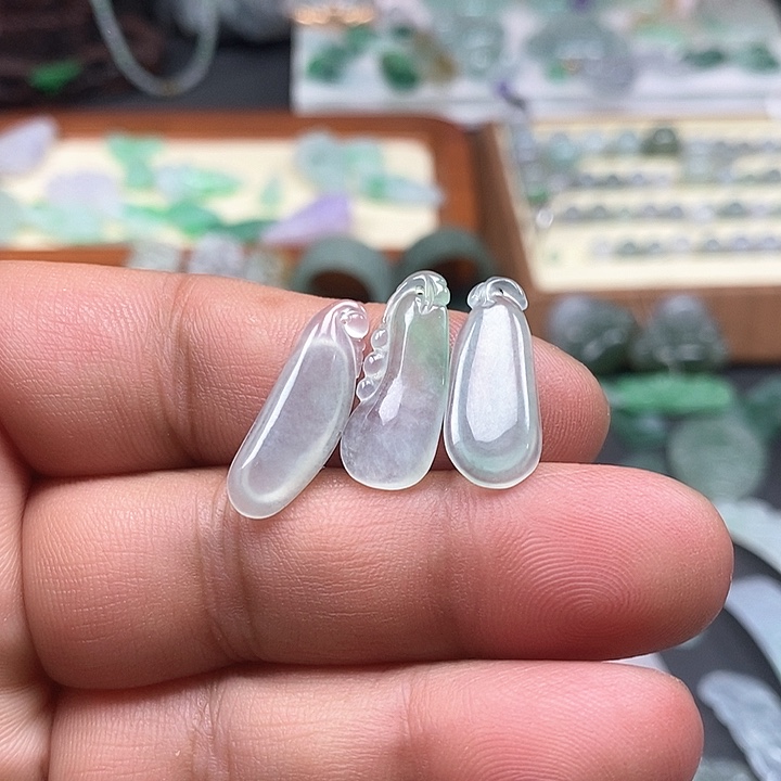 吊坠(不含链)未镶嵌翡翠一个80