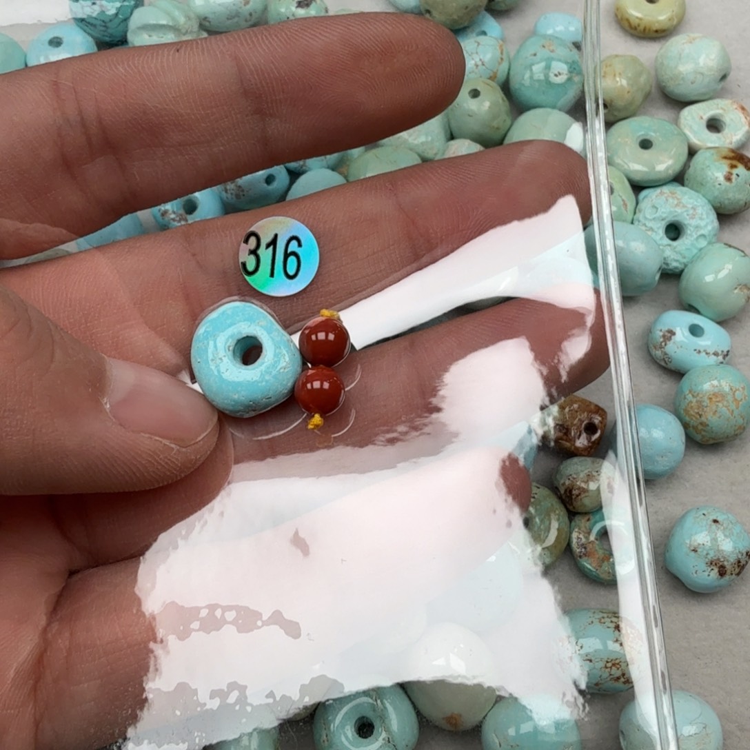 南红玛瑙未镶嵌珠宝奇石