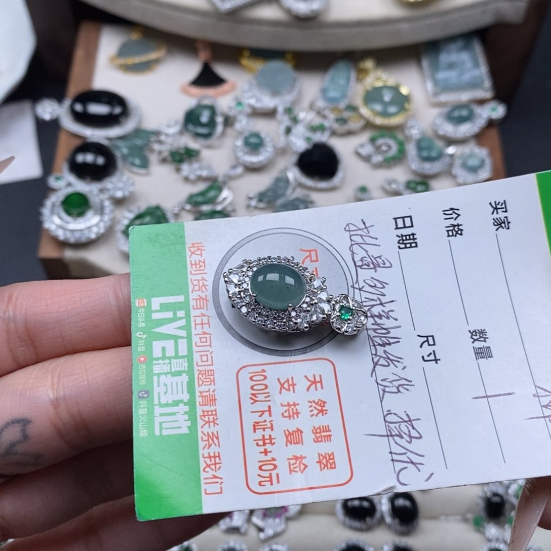 翡翠颈饰未镶嵌翡翠