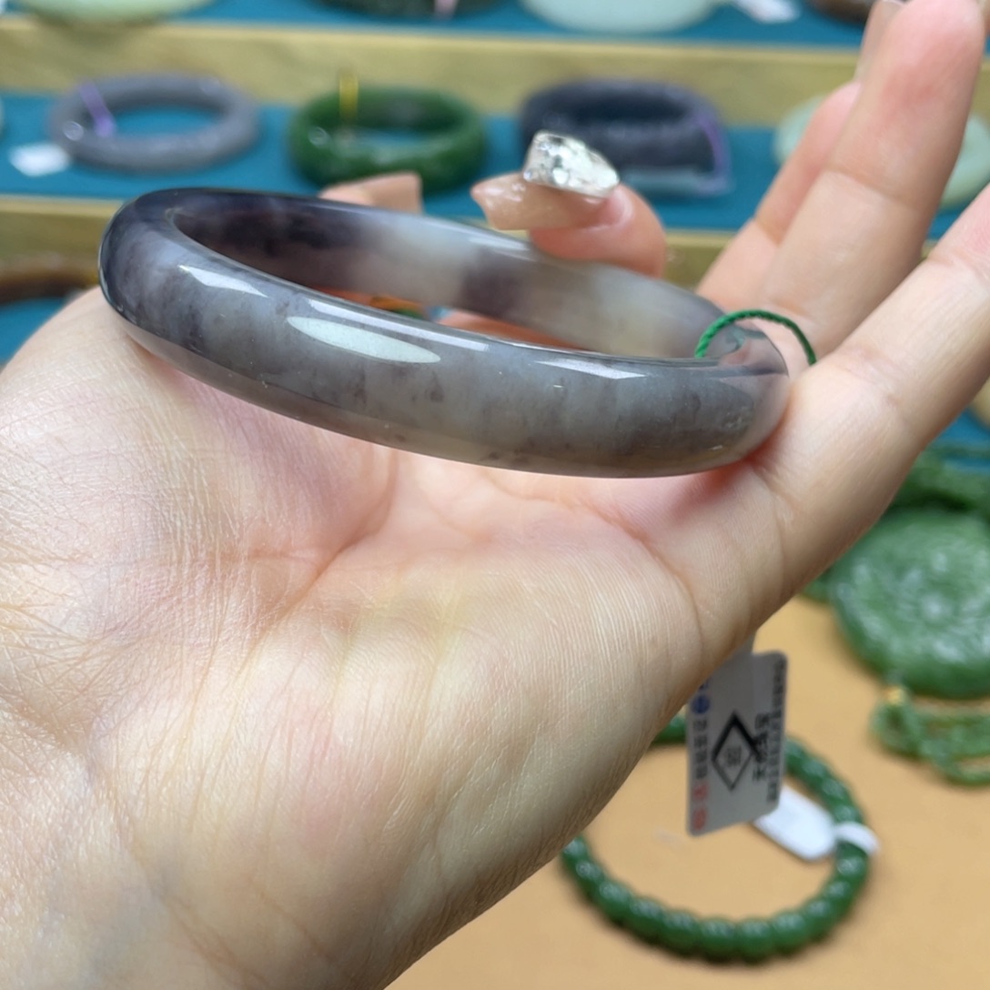 和田玉未镶嵌手镯62+圈口。 编号8