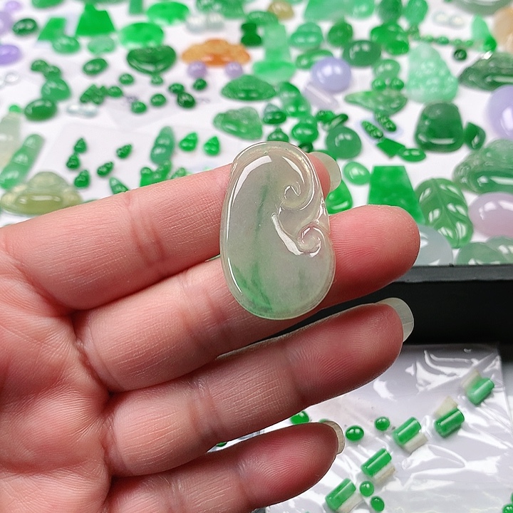 翡翠颈饰未镶嵌翡翠