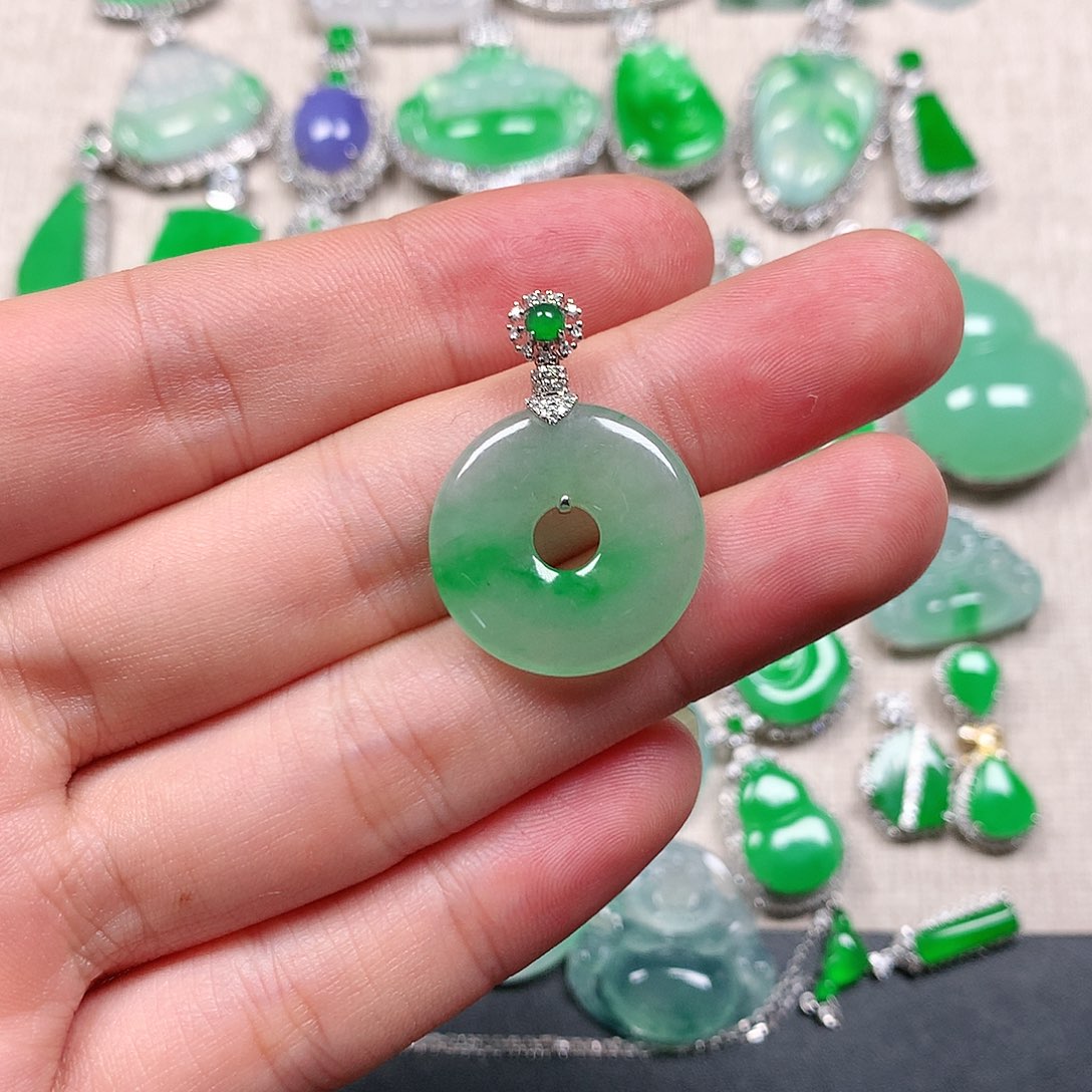 翡翠18K金镶嵌颈饰挂件