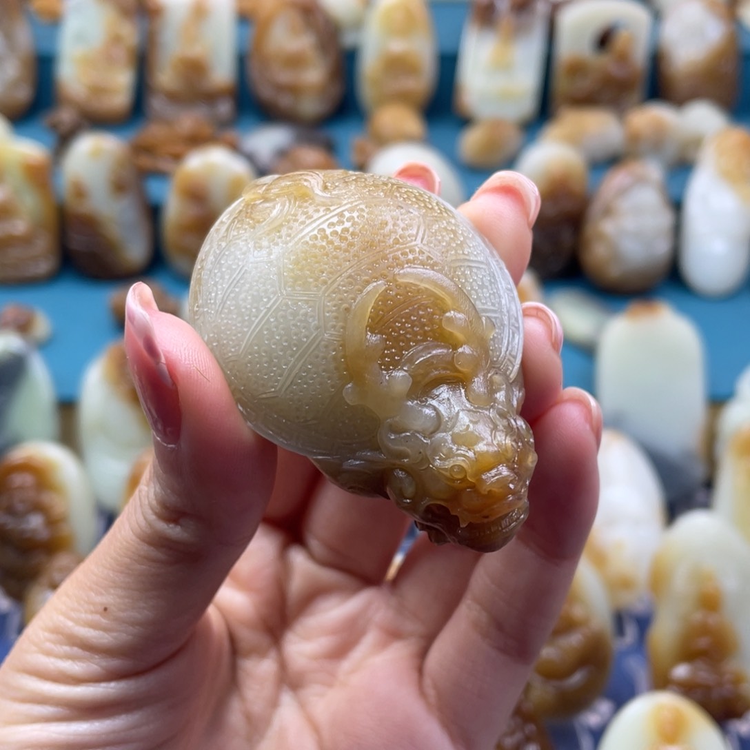 和田玉颈饰未镶嵌懂*