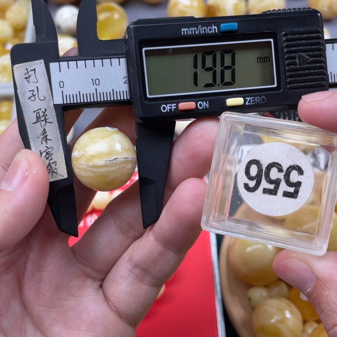 蜜蜡珠宝奇石未镶嵌