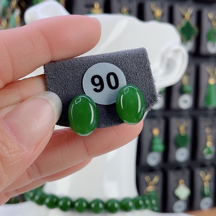 18K金镶嵌和田玉耳饰