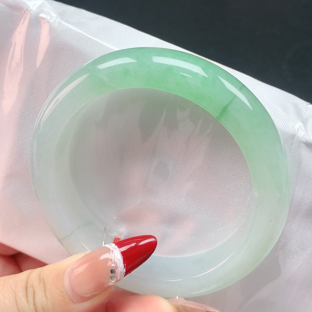 翡翠手镯未镶嵌58圈