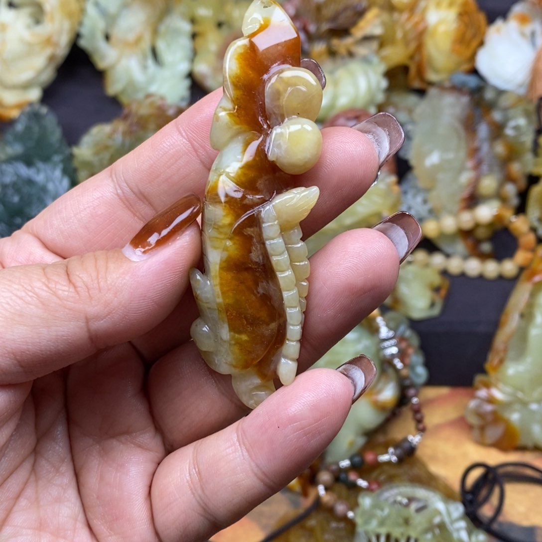 蛇纹石玉颈饰未镶嵌