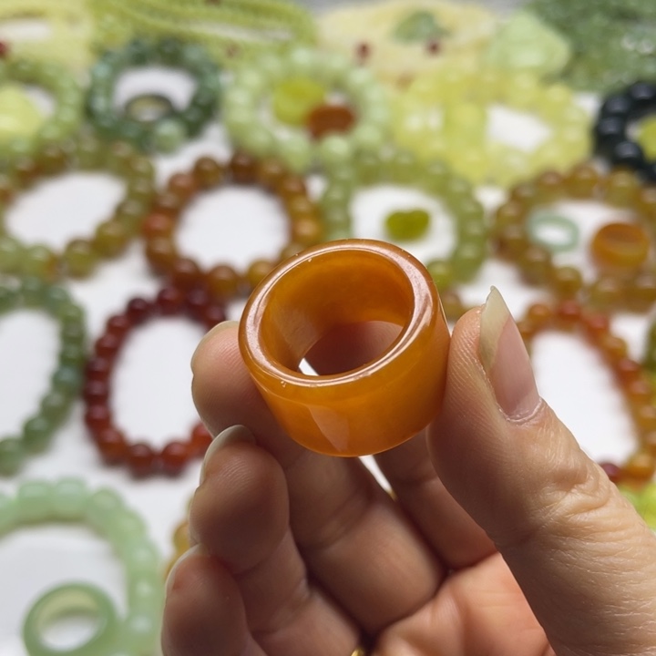 蛇纹石玉扳指未镶嵌