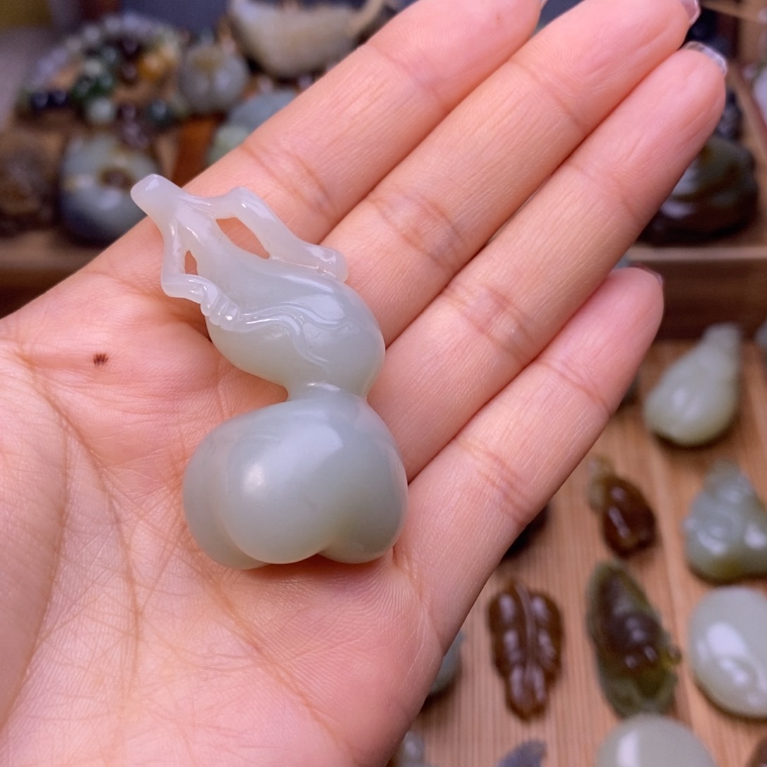 颈饰未镶嵌和田玉浅**光