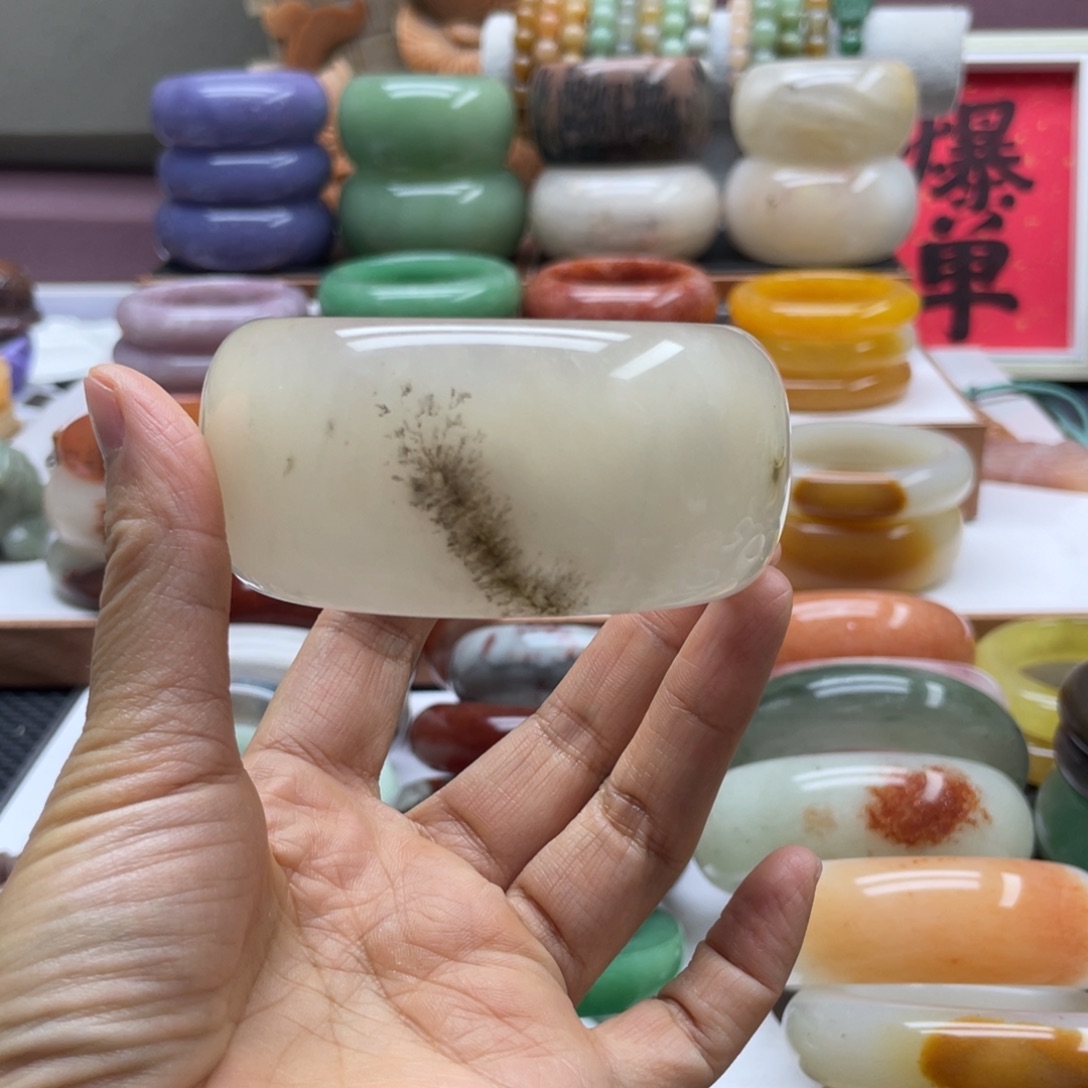 因***啊石英岩玉未镶嵌手镯