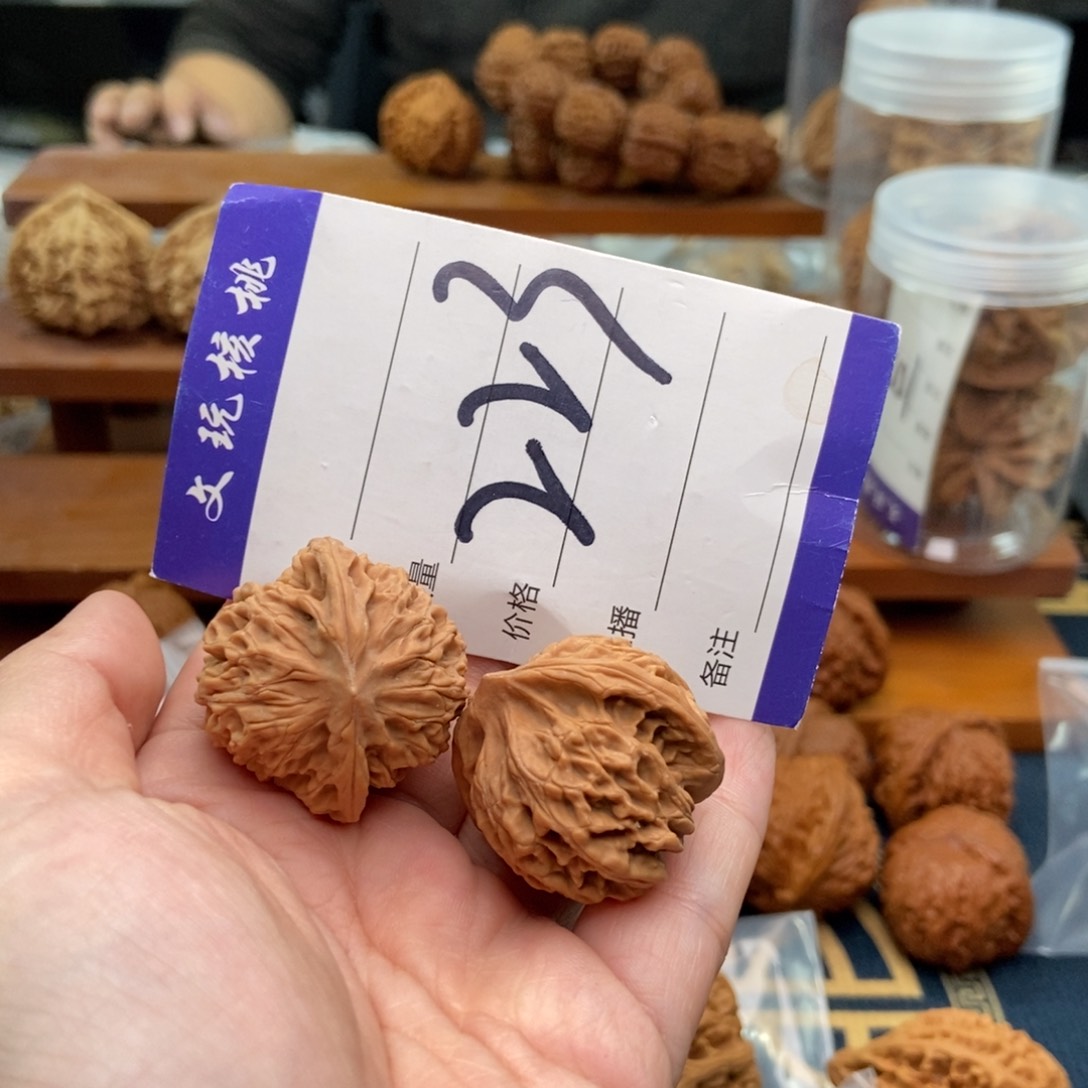 文玩核桃吊坠32血灯笼