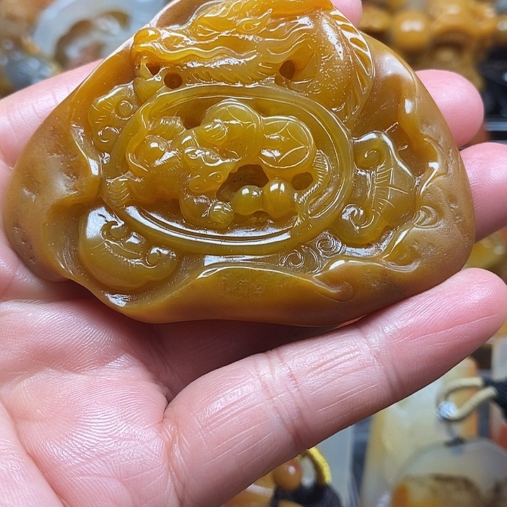 石英质玉（黄龙玉）合金颈饰