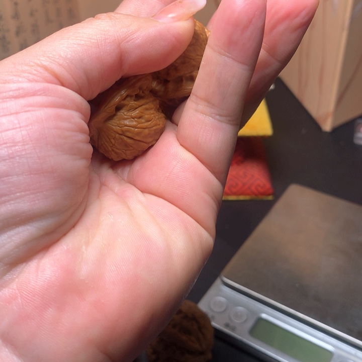 文玩核桃把件龙胆元宝