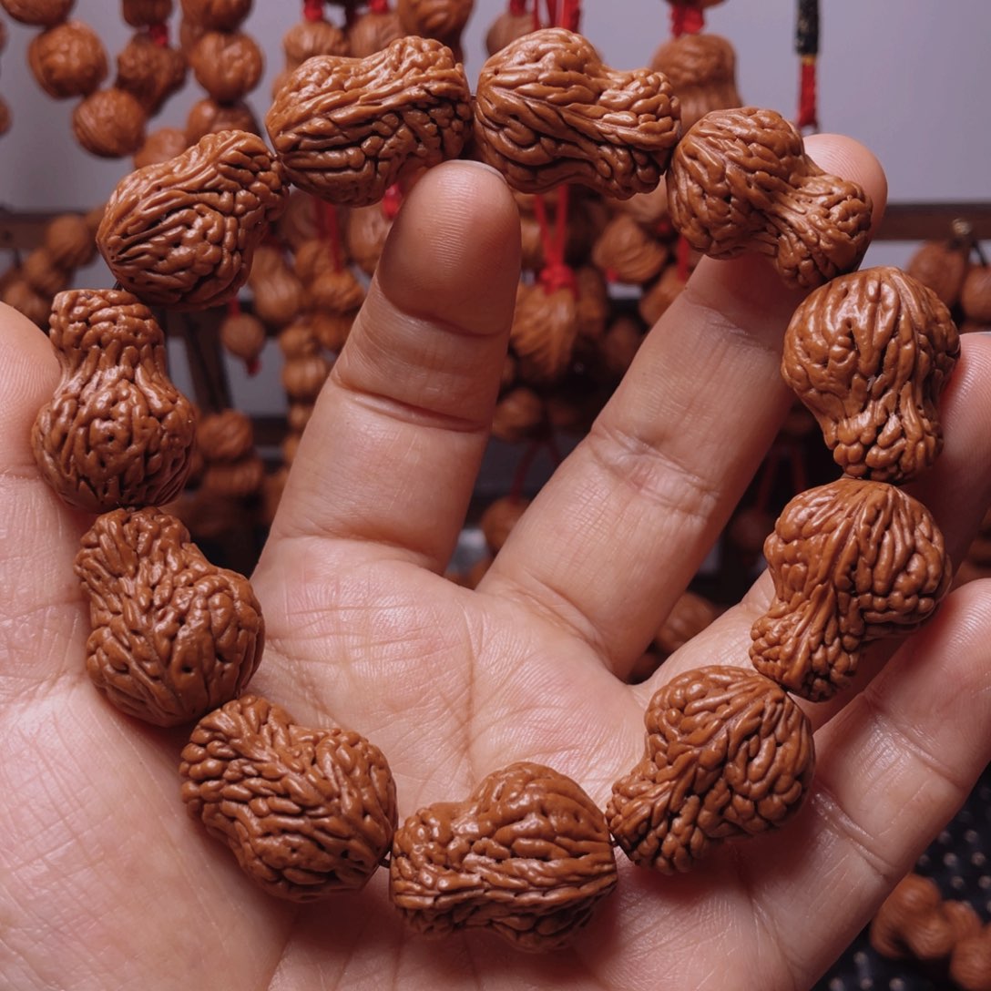 木质类龙纹桃枭手串