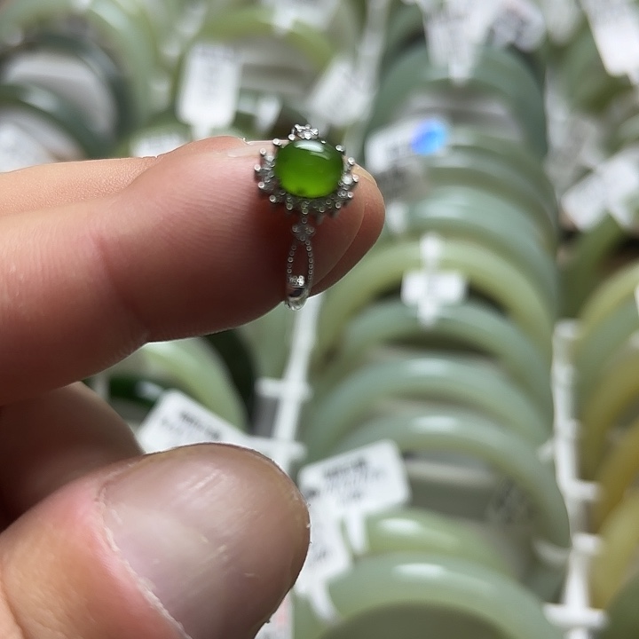 未镶嵌戒指和田玉（糖玉）