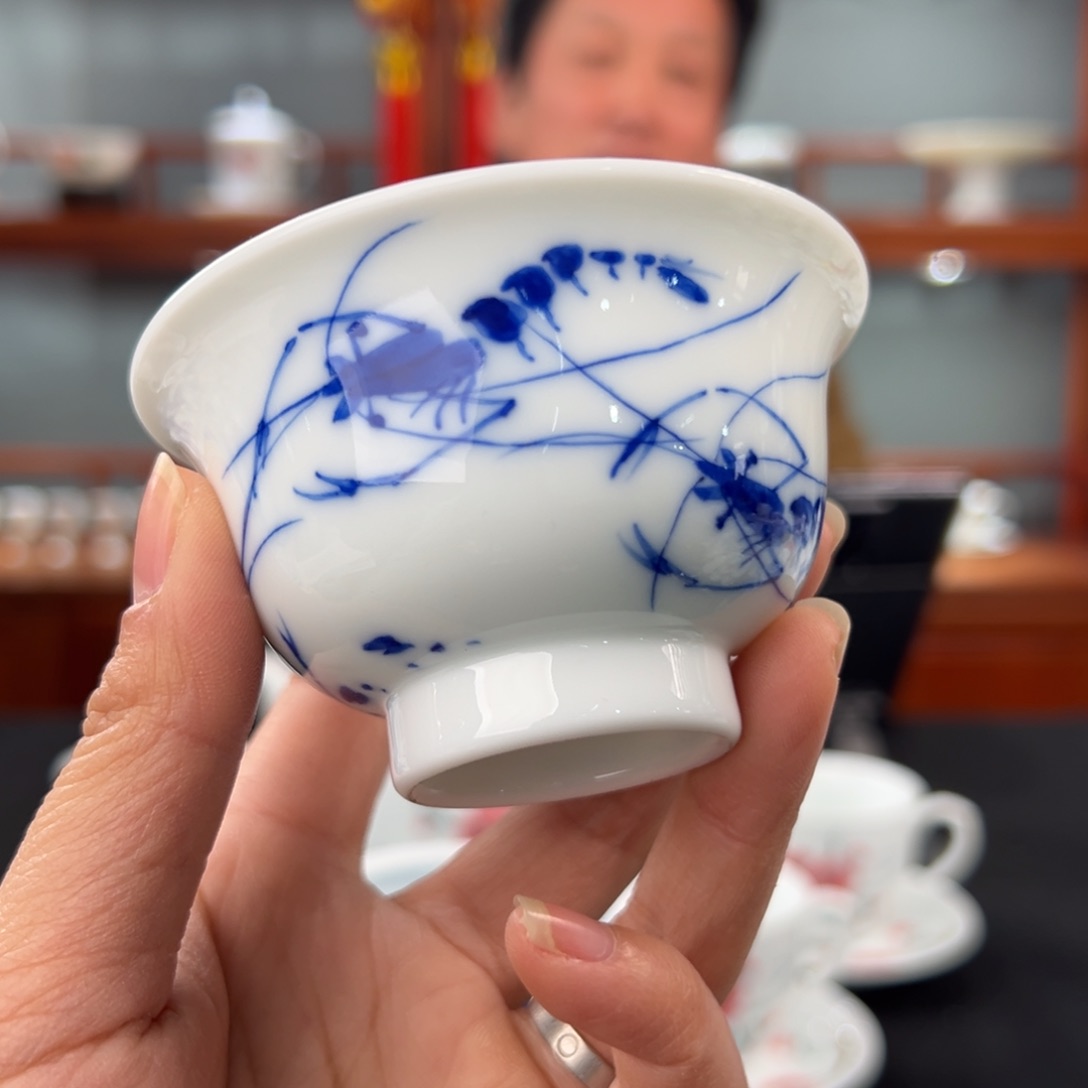 柴窑青花虾趣压手杯