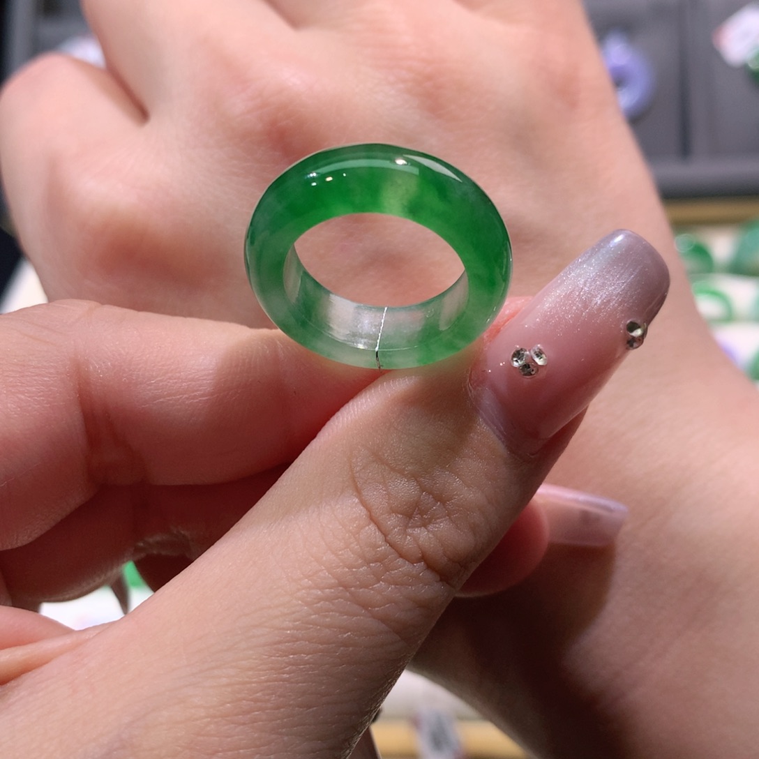 翡翠未镶嵌戒指翡翠