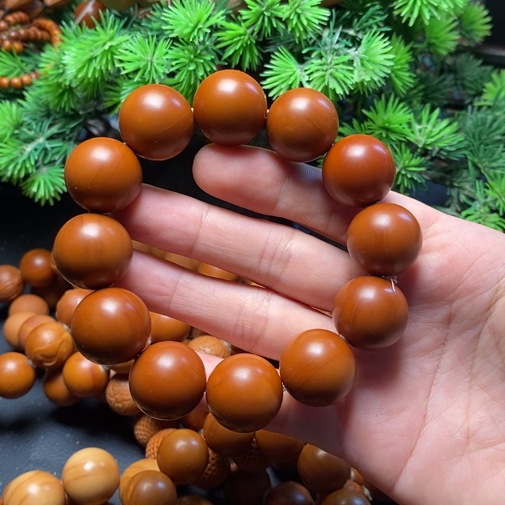 手串橄榄核1.85 红料光珠