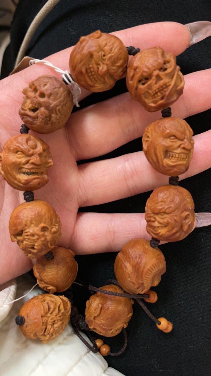 橄榄核雕刻文玩作品