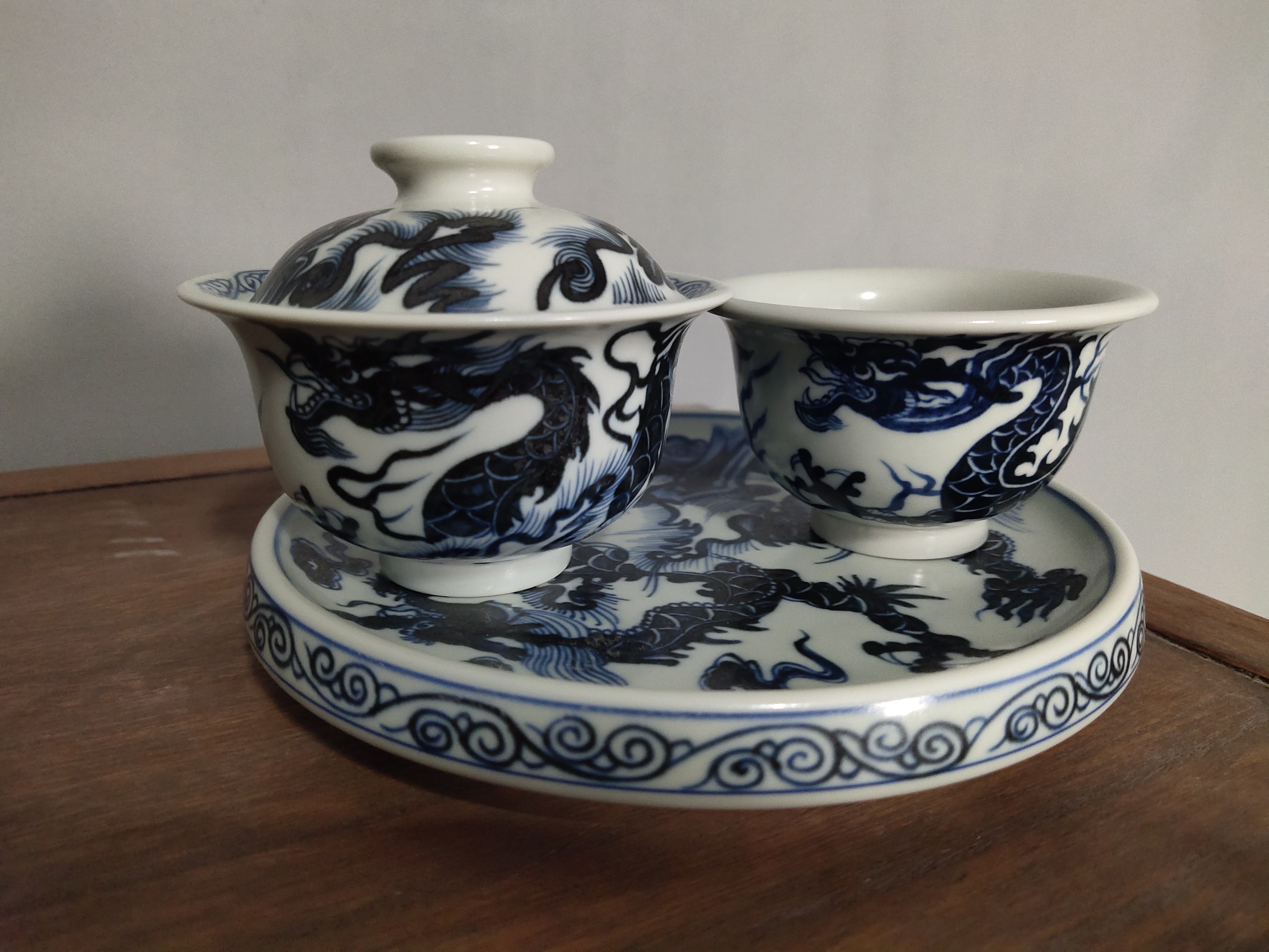 微瑕海水龙纹套组（大压手）杯