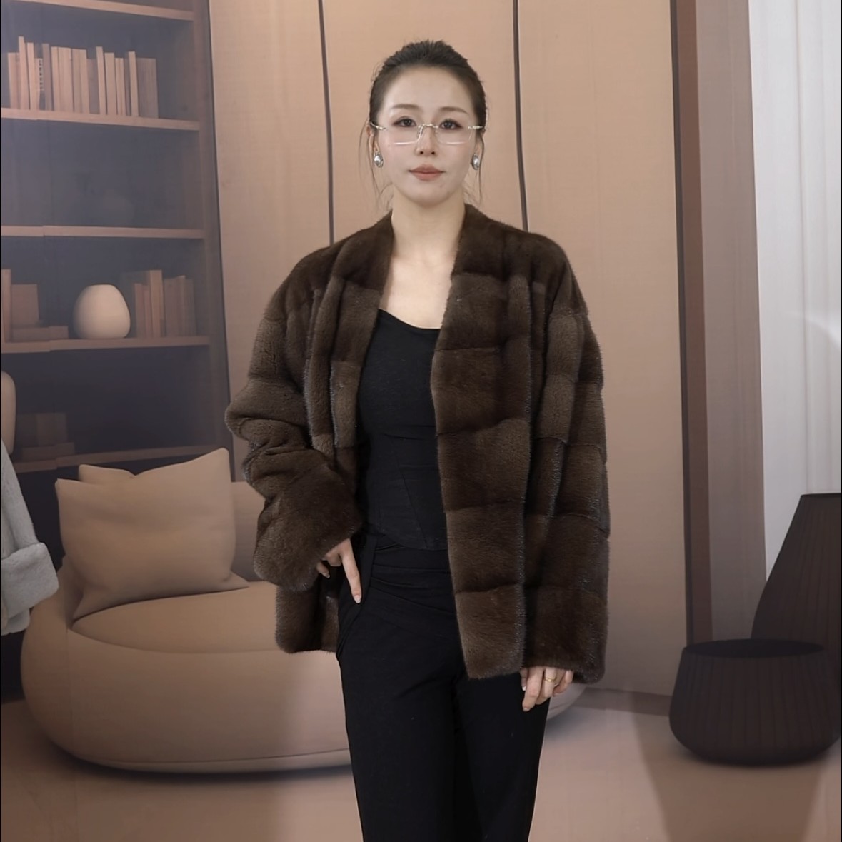 【特价超值】V领横排短款水貂皮草进口超皇冠女士短二小母貂外套