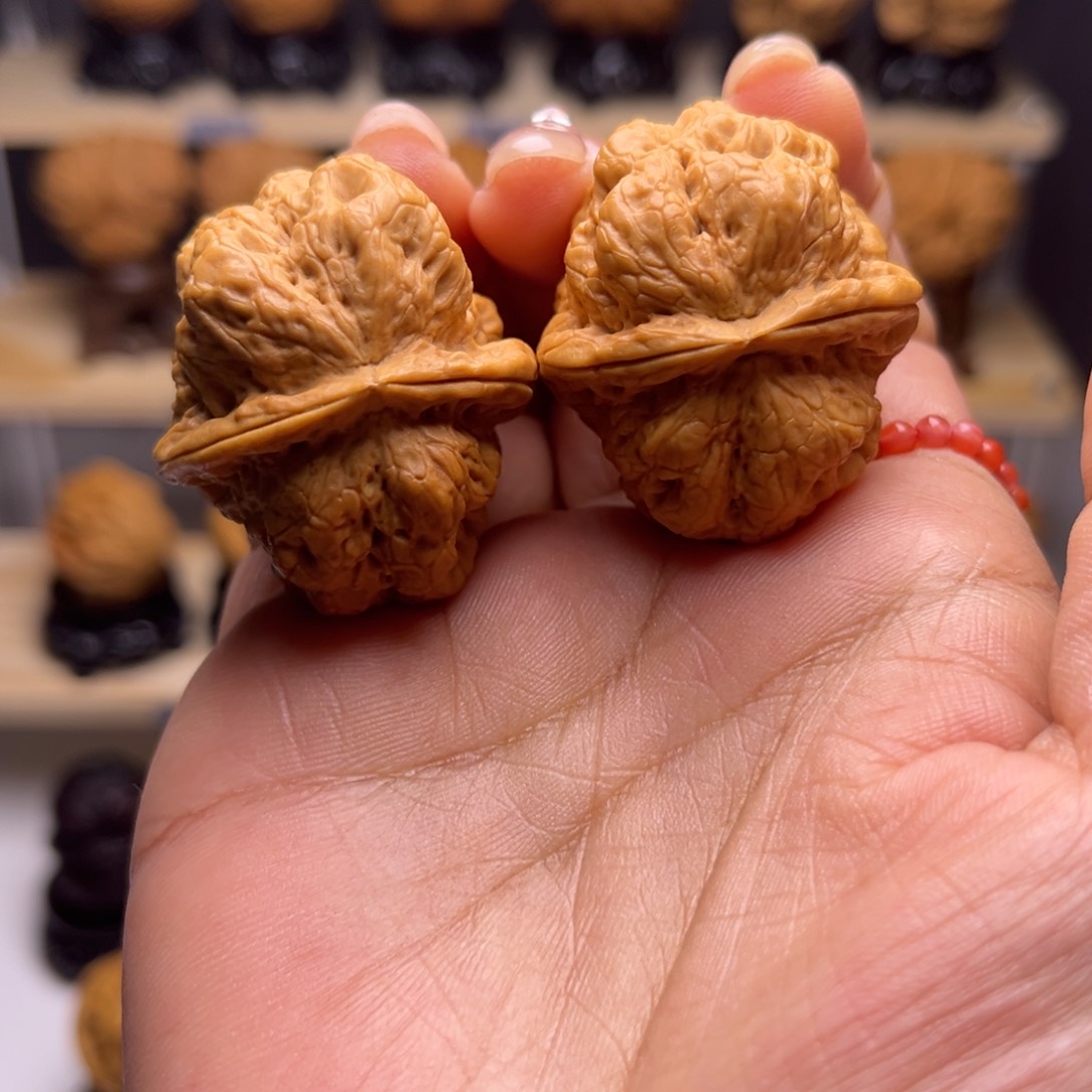 文玩核桃把件血麒麟M16