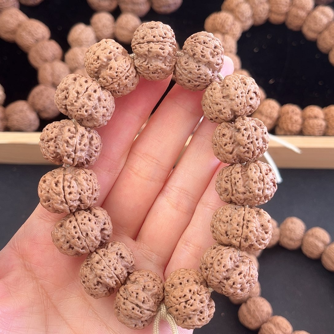 金刚菩提吊坠飞碟满肉梅花21