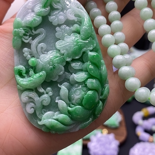 D***L翡翠未镶嵌颈饰翡翠吊坠