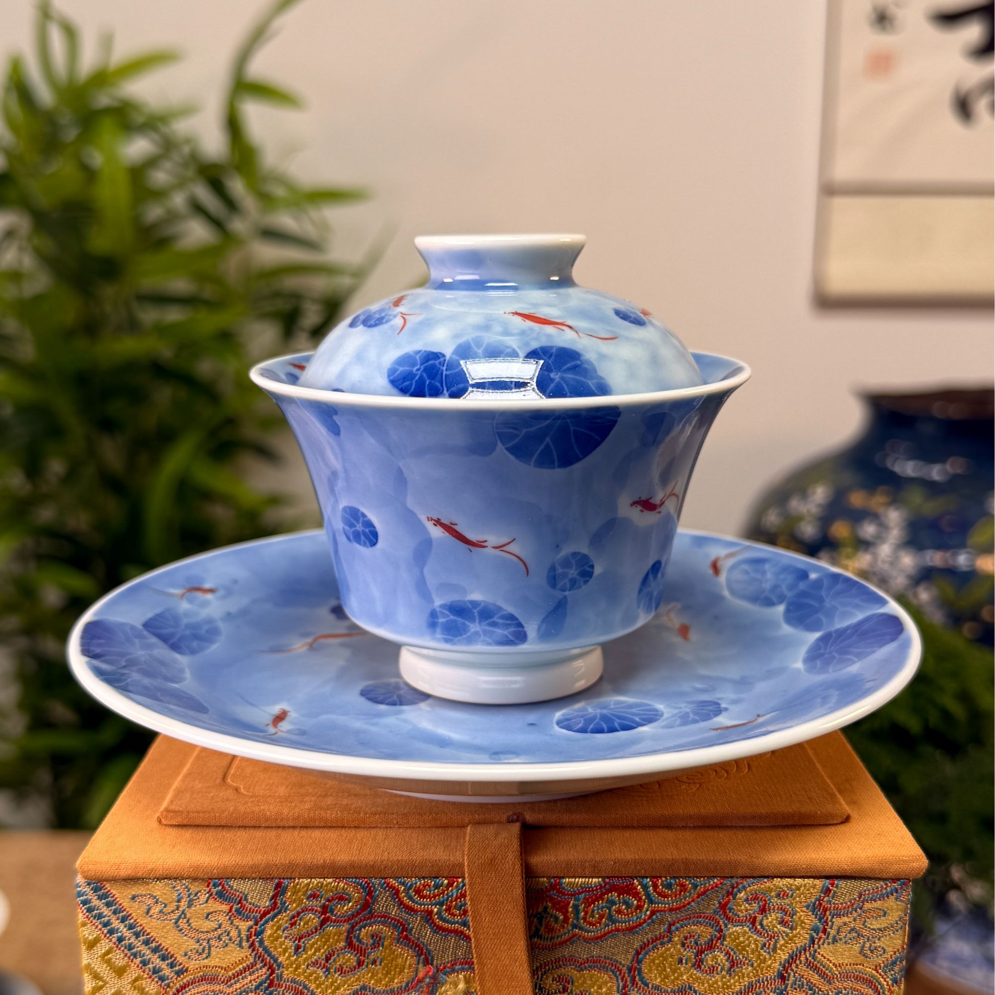  柯火钧天纯手工手绘荷花小鱼马蹄盖碗三才套组柴窑景德镇青花