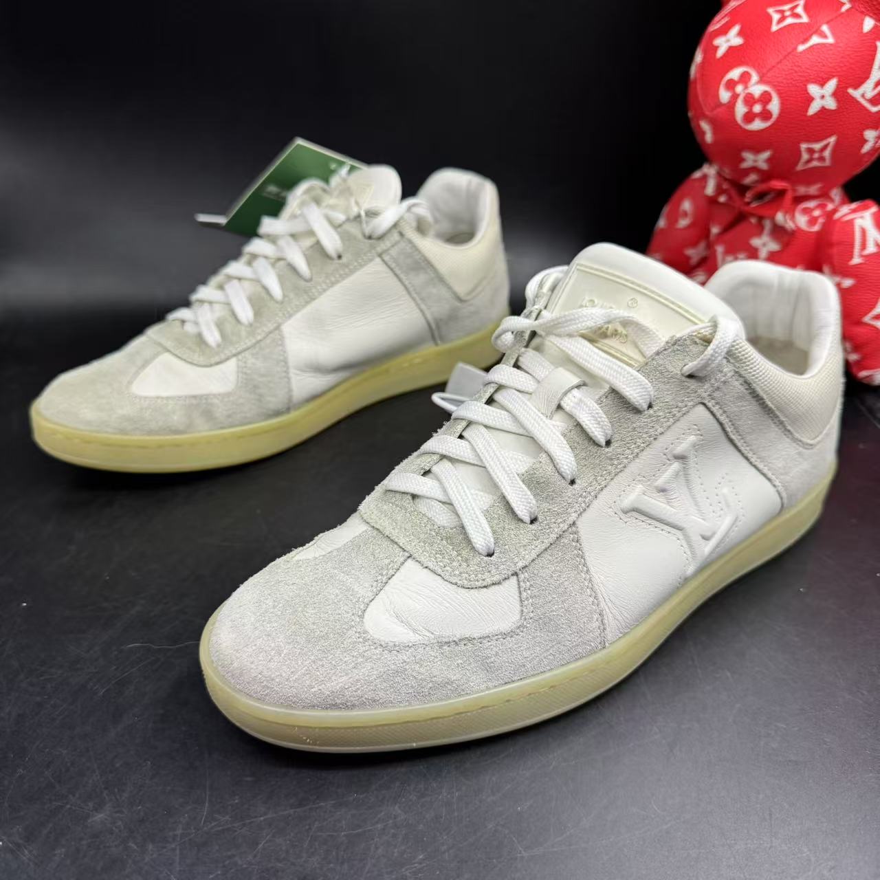 95新 LouisVuitton/路易威登 【GL特惠】39欧码 男士浅灰麂皮板鞋g