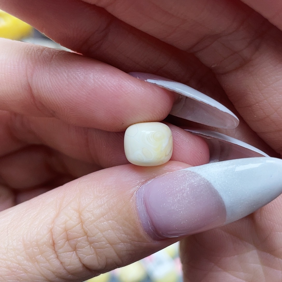 琥珀珠宝奇石未镶嵌9*8mm瑕疵福利款