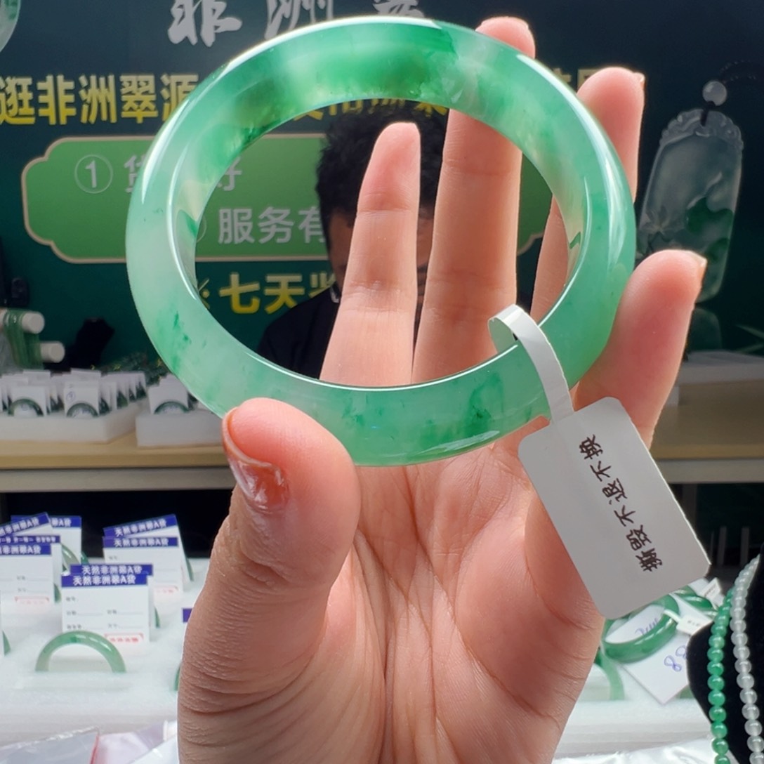 石英质玉手镯未镶嵌万**灵