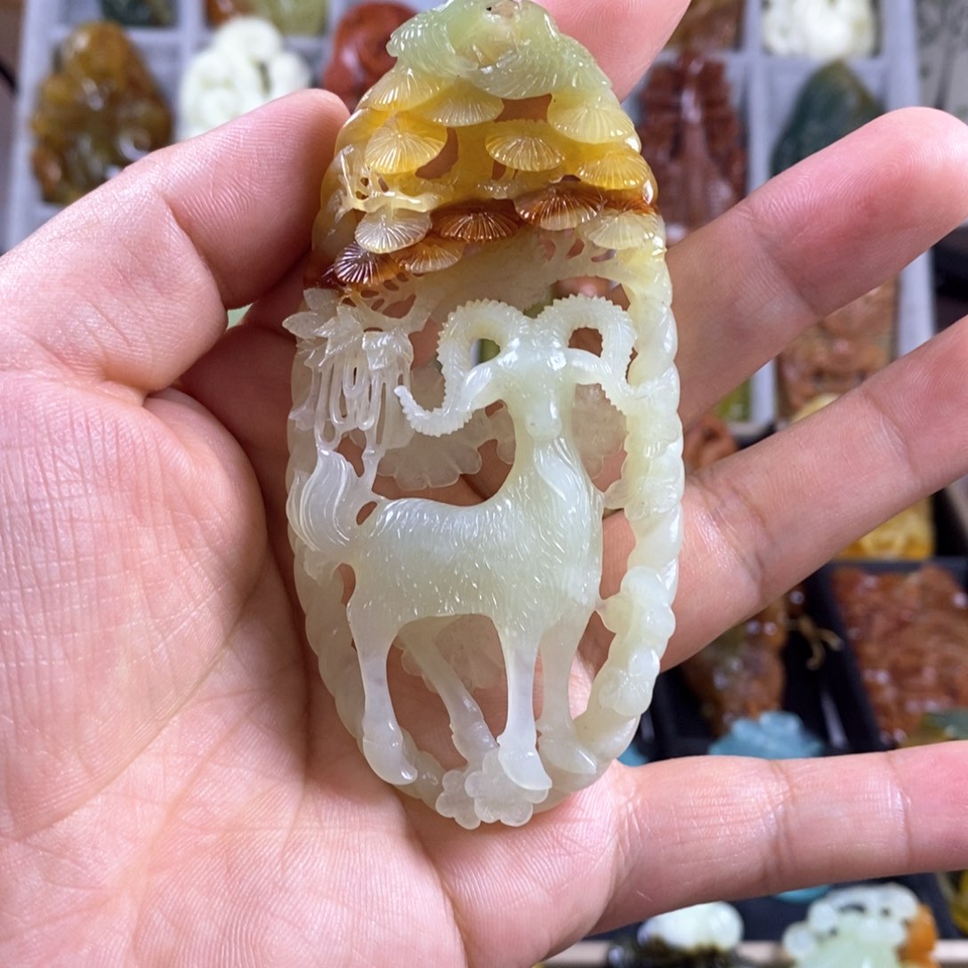 合金蛇纹石玉颈饰腾****影