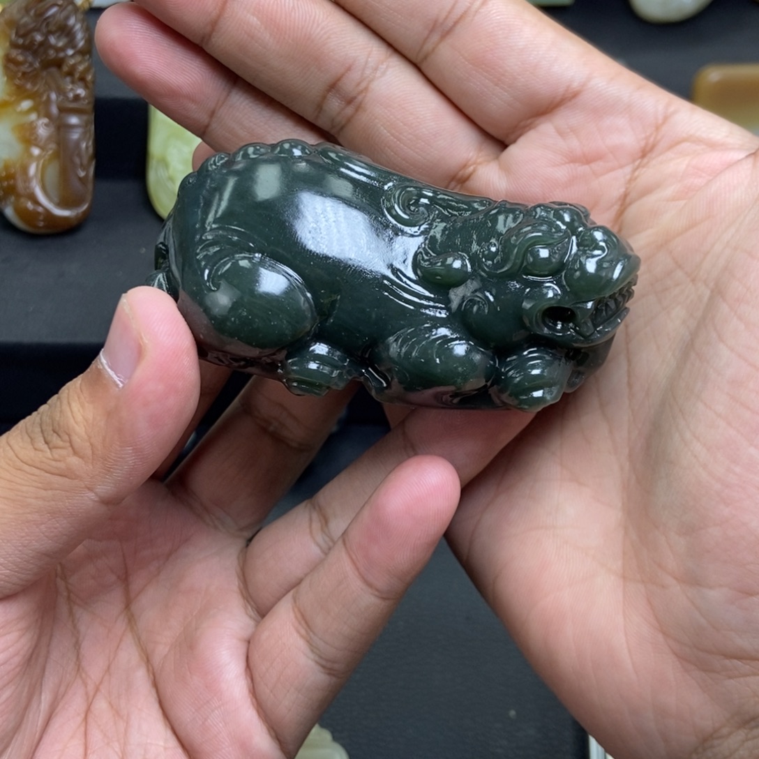 和田玉未镶嵌把件