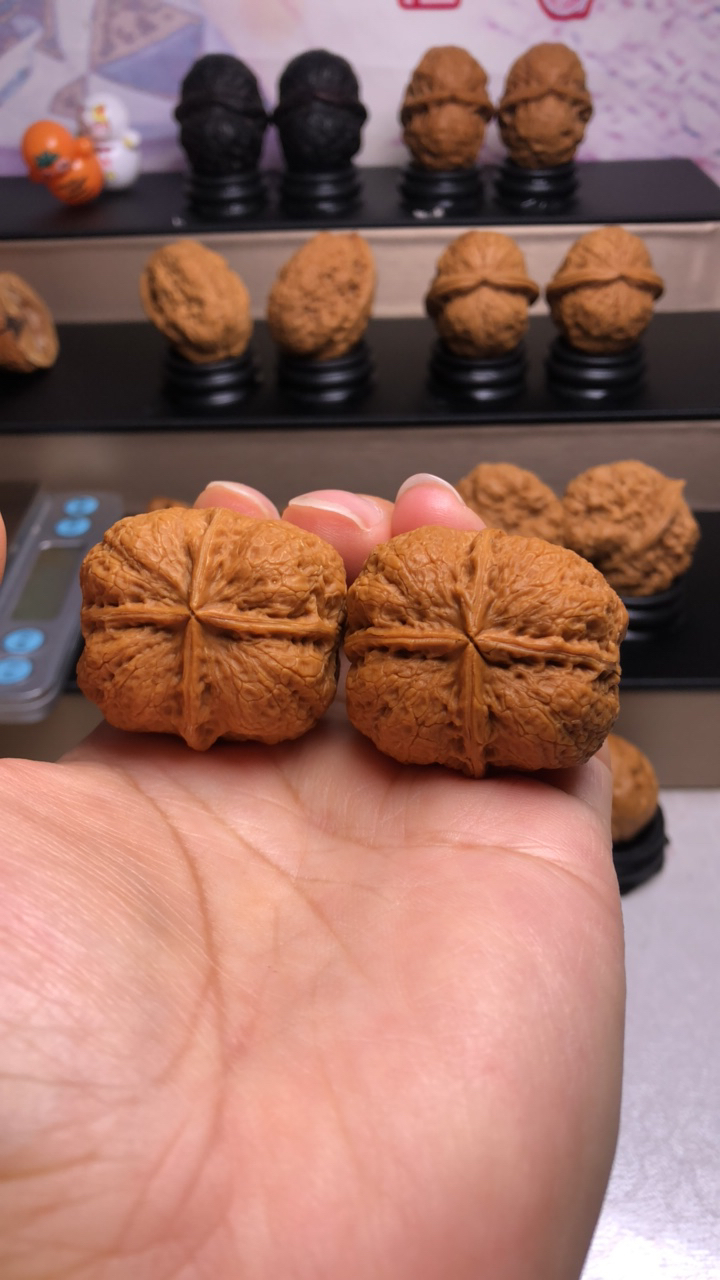 密纹四楞云南野生铁皮核桃文玩