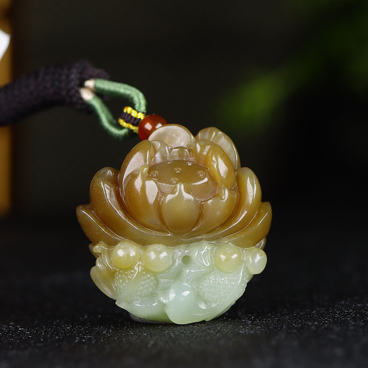 104177和田玉糖白玉莲花挂件